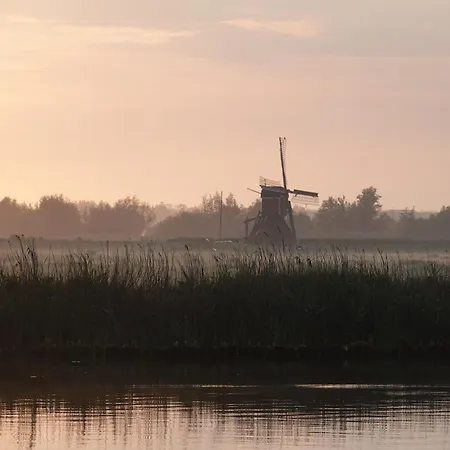 Vakantiehuis Mooi Prachtig Gelegen Aan Het Water Rijpwetering