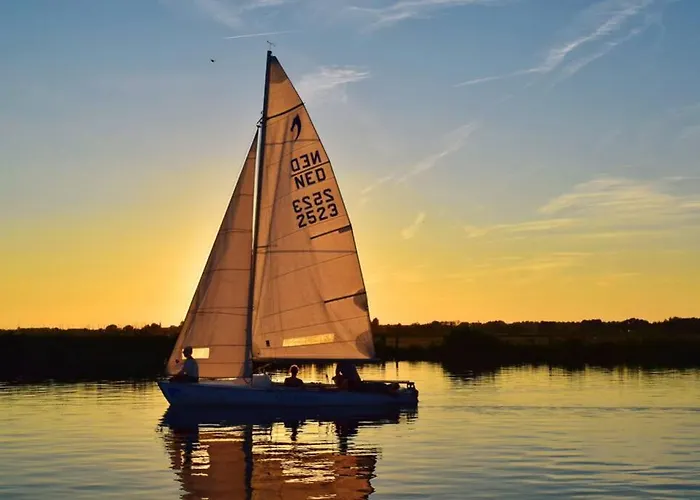 Vakantiehuis Mooi Prachtig Gelegen Aan Het Water Rijpwetering