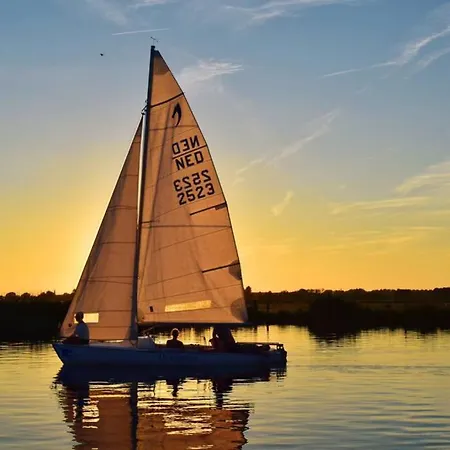 Casa de Férias Mooi Prachtig Gelegen Aan Het Water Rijpwetering